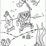 Arkadaşlar denizanası yakalamak