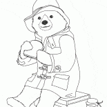 Paddington sandviç yiyor
